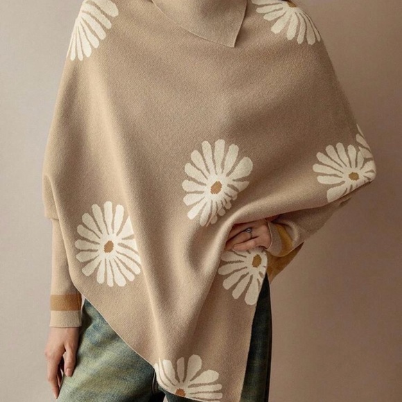 Chic Beige Floral Poncho - Picture 3 of 7